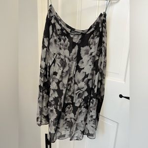 Jones New York women’s silk skirt black/gray size 4, lined